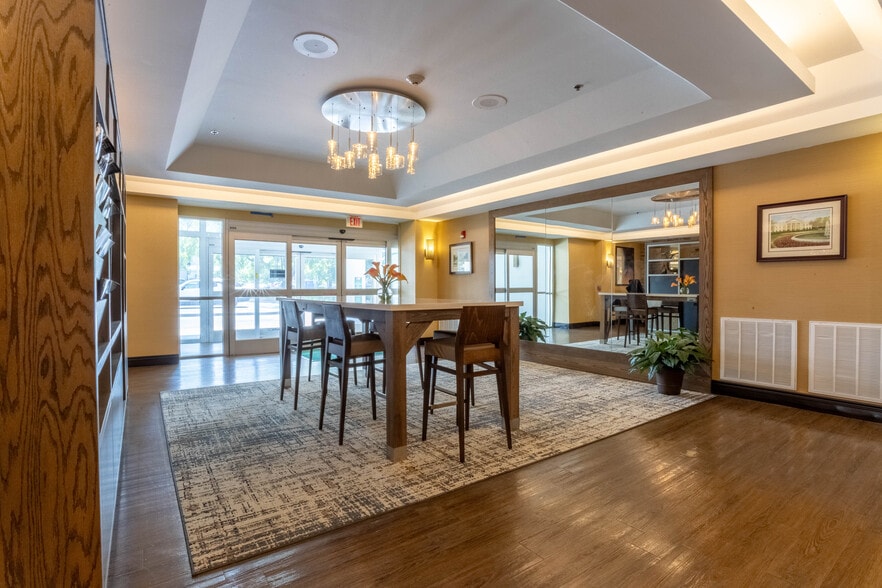 More Photos Of 600 Interstate 30, Little Rock Hotel For Sale