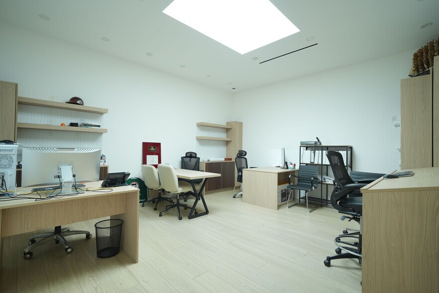 More Photos Of 11921 Sherman Way, North Hollywood Warehouse For Sale