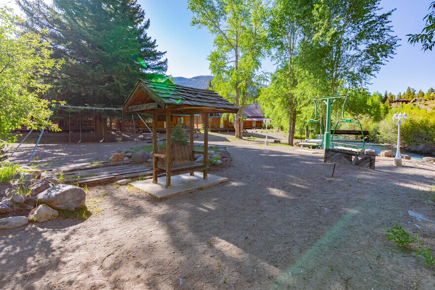 More Photos Of 860 County Road 142, Lake City Hotel For Sale