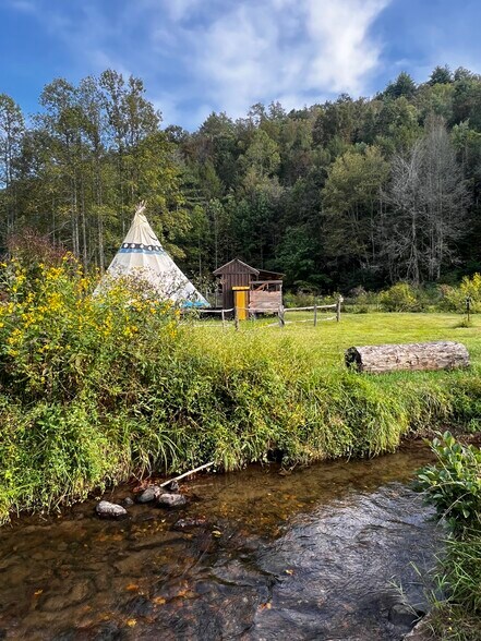 More Photos Of 32 Owl Creek Rd, Murphy Trailer Camper Park For Sale