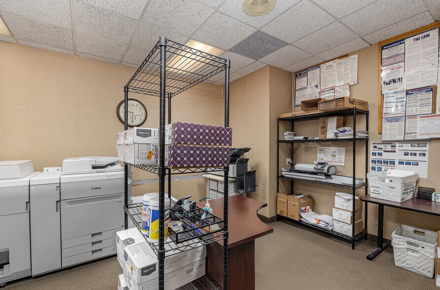 More Photos Of 1781 W County Road B, Saint Paul Office For Sale