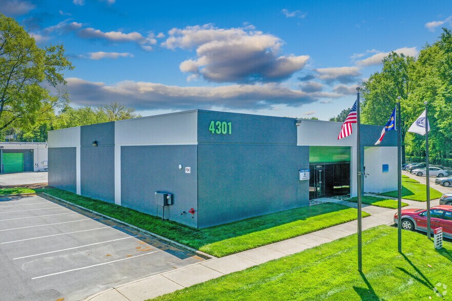 Primary Photo Of 4301 Stuart Andrew Blvd, Charlotte Light Distribution For Lease