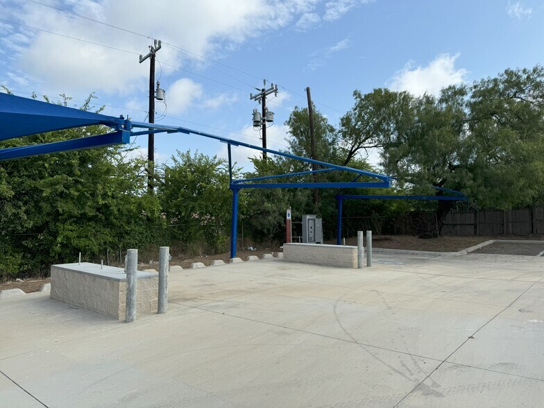 More Photos Of 1443 E Sunshine Dr, San Antonio Carwash For Sale