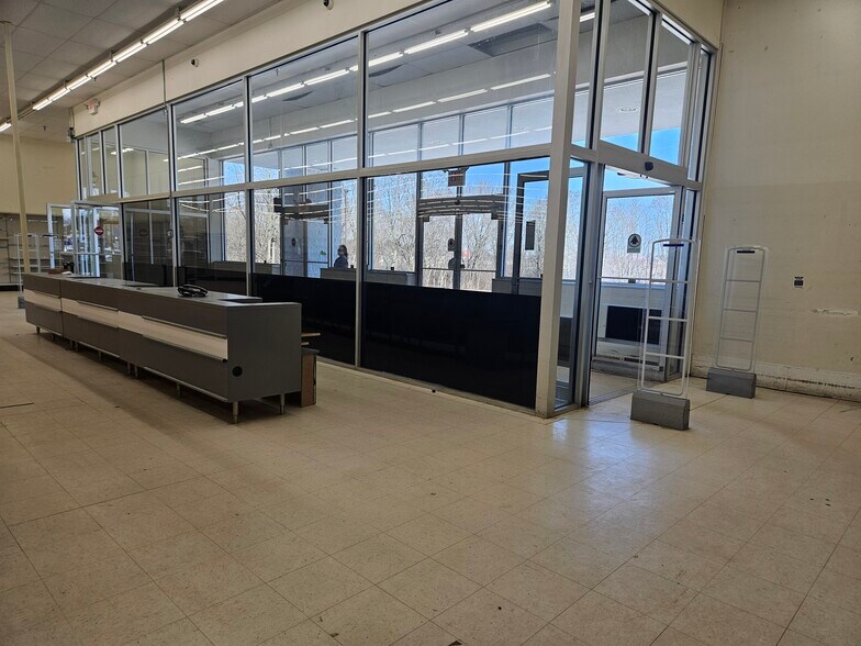 More Photos Of 15977-15981 State Route 170, Calcutta Freestanding For Lease