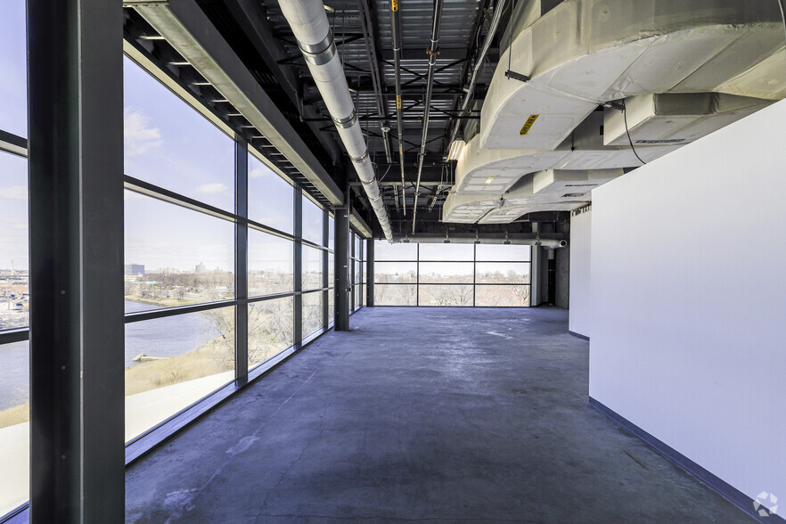 More Photos Of 2505 Bruckner Blvd, Bronx Warehouse For Lease