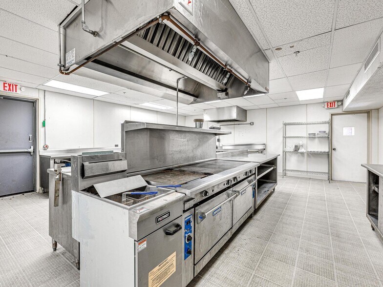 More Photos Of 901 NW 25th St, Oklahoma City Healthcare For Sale