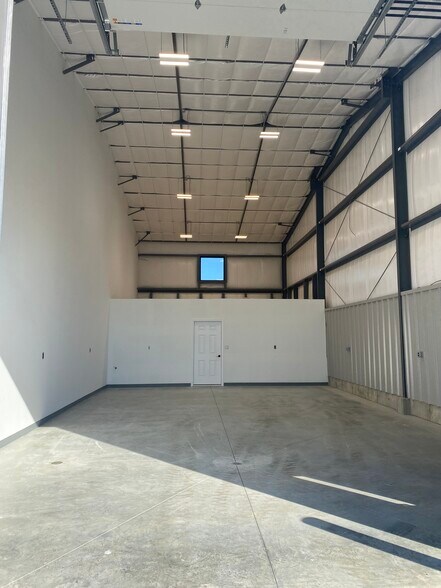 More Photos Of 6 Ricketts Pond Drive, Carver Light Distribution For Lease