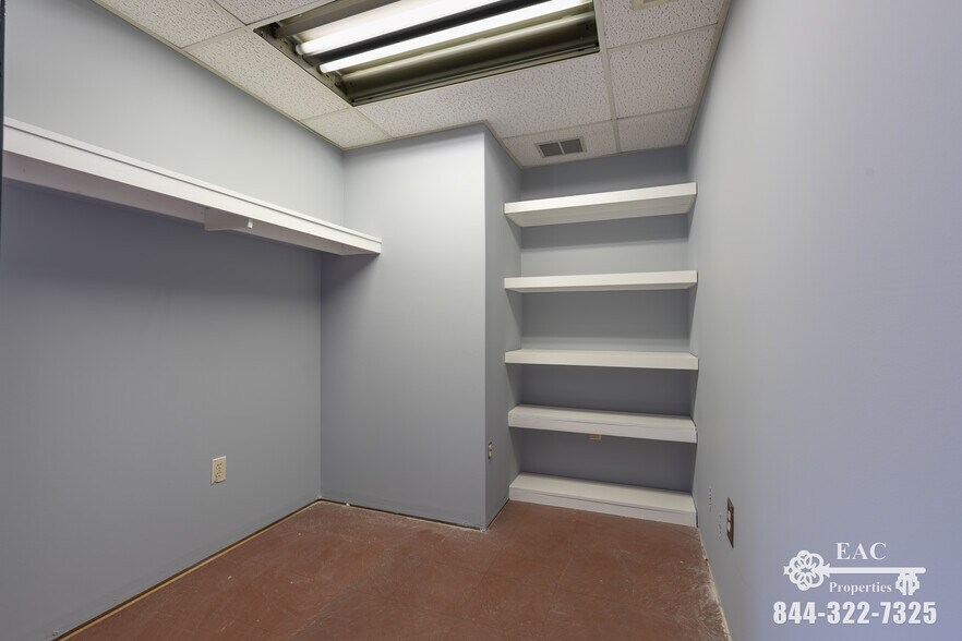 More Photos Of 22 Commerce Rd, Newtown Light Manufacturing For Lease