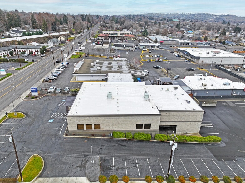 More Photos Of 2001 W Lincoln Ave, Yakima Freestanding For Sale