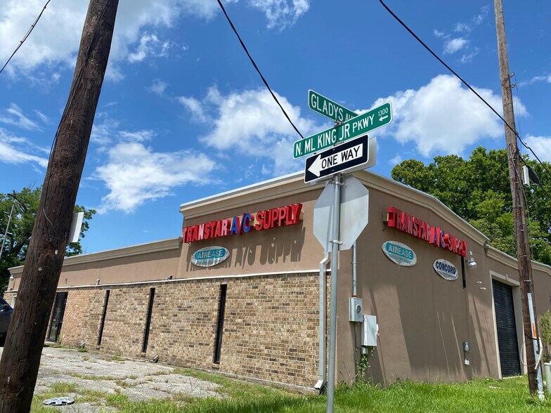 More Photos Of 1310 N ML King Jr Pky, Beaumont Light Manufacturing For Sale