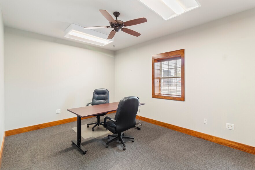 More Photos Of 3828 S College Ave, Bryan Office For Lease