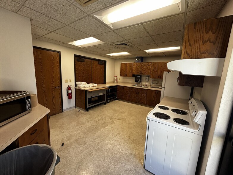 More Photos Of 18425 Ingomar st, Reseda Religious Facility For Sale