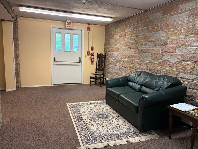 More Photos Of 688 Frenchtown Rd, East Greenwich Office For Sale