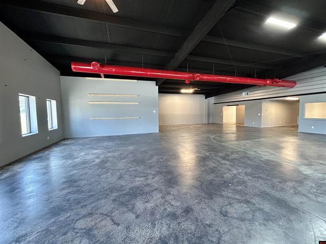 More Photos Of 1300 E Main St, Flippin Showroom For Sale