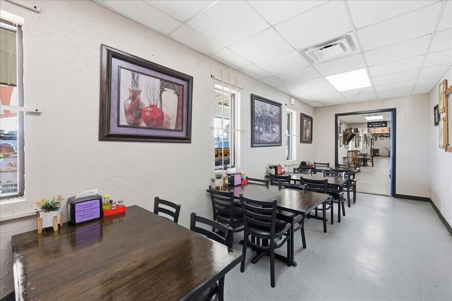 More Photos Of 3720 W Park Ave, Orange Flex For Sale