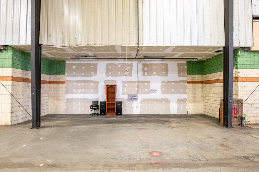 More Photos Of 398 Direct Connection Dr, Rossville Industrial For Lease