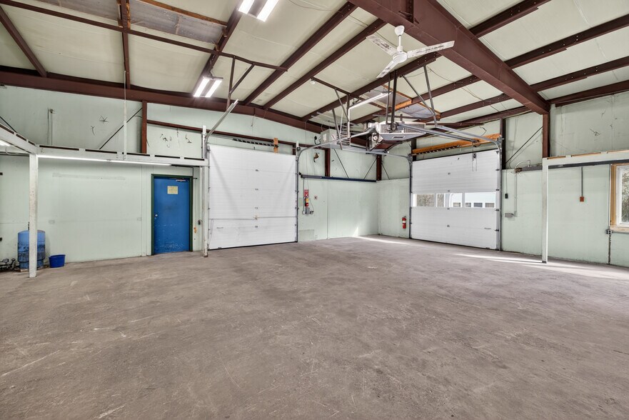 More Photos Of 300 Taugwonk Rd, Stonington Warehouse For Lease