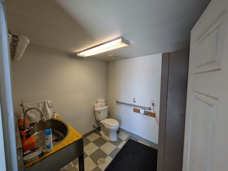 More Photos Of 6891 Grand Ave, Billings Service For Lease