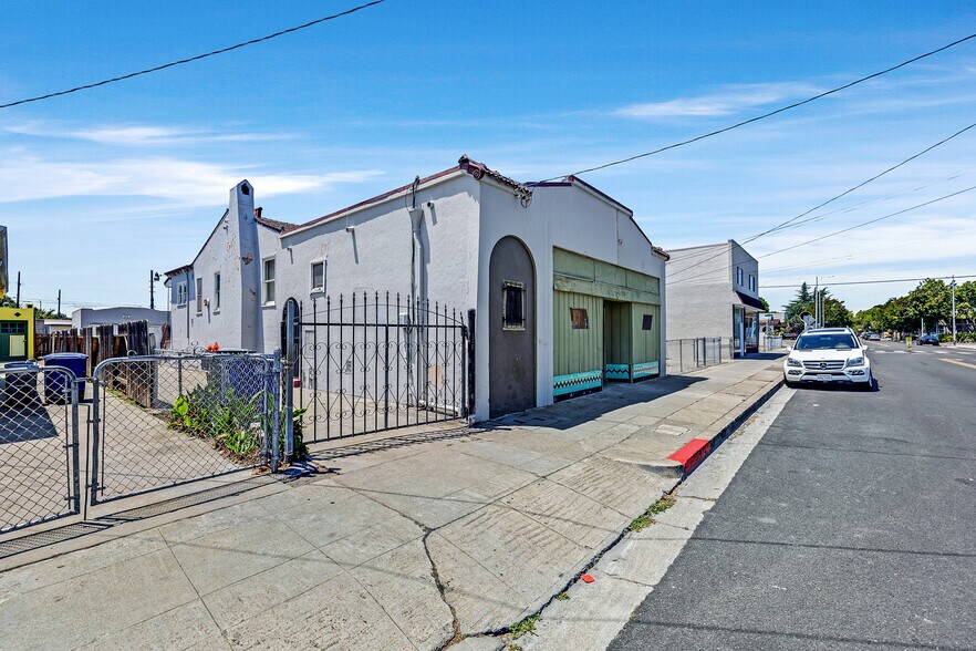 More Photos Of 1755 Washington Ave, San Leandro Bar For Sale