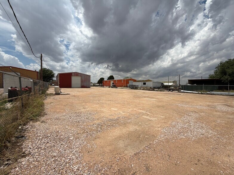 More Photos Of 4921 S County Road 1303, Odessa Light Manufacturing For Lease