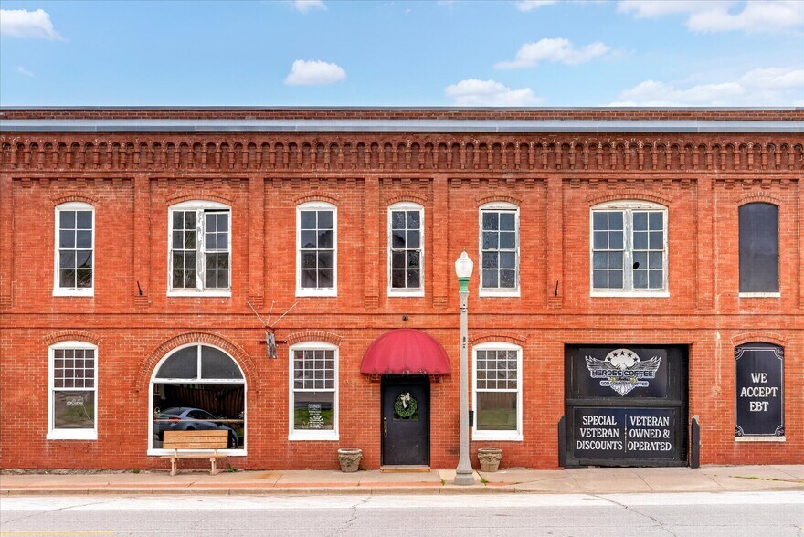 More Photos Of 33 W Olive St, Aurora General Retail For Sale