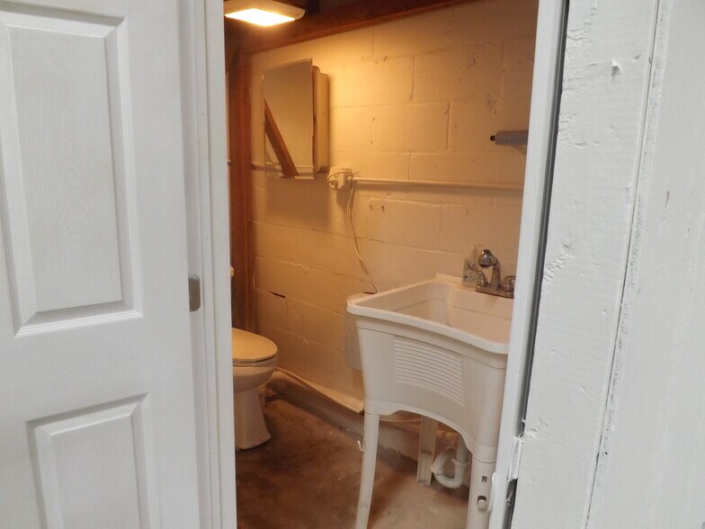 More Photos Of 4477-4481 122nd Ave N, Clearwater Warehouse For Lease