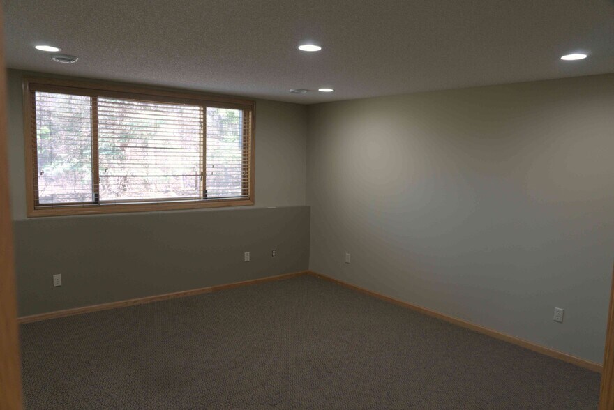 More Photos Of 8925-8929 Aztec Dr, Eden Prairie Office For Lease