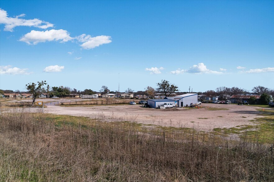 More Photos Of 1503 Holland Rd, Belton Warehouse For Lease