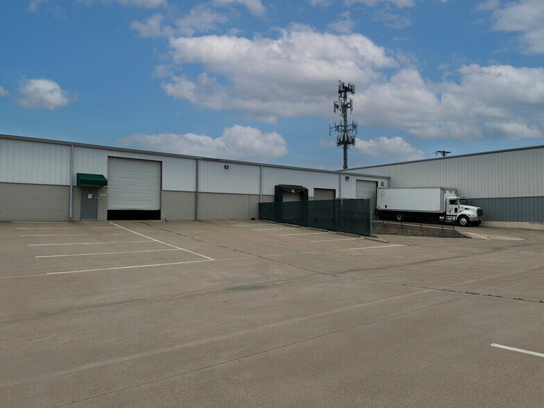 Primary Photo Of 1208 Commercial Blvd N, Arlington Warehouse For Sale
