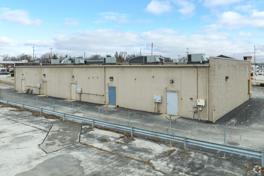 More Photos Of 3015 N Holland Sylvania Rd, Toledo Storefront For Lease