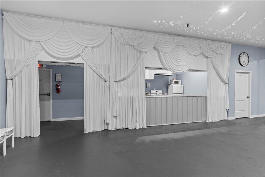 More Photos Of 88 N Daleville Ave, Daleville General Retail For Sale