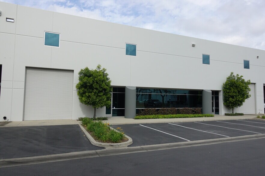 More Photos Of 14101 Rosecrans Ave, La Mirada Warehouse For Lease