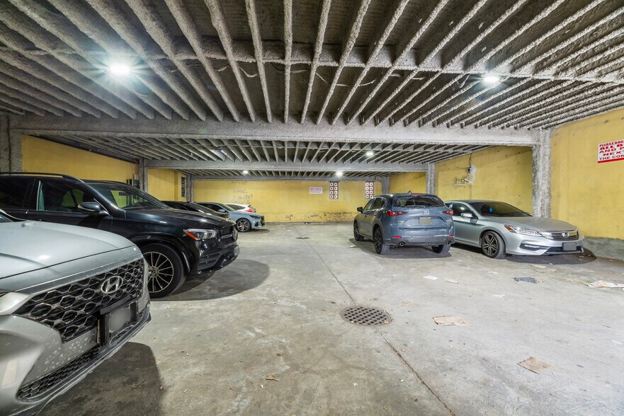 More Photos Of 12419 Metropolitan Ave, Kew Gardens General Retail For Lease