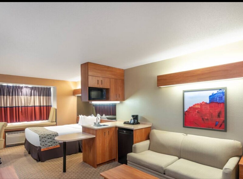 More Photos Of 1640 Cedar St, Raton Hotel For Sale