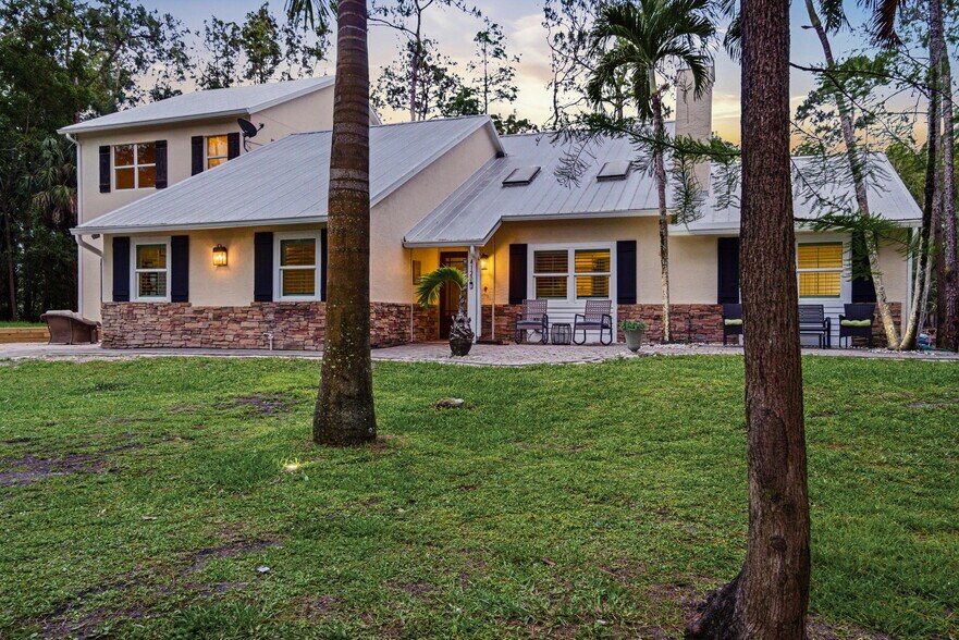 More Photos Of 4120 3rd Ave NW, Naples Apartments For Sale
