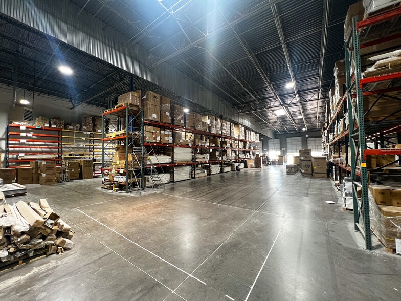 More Photos Of 8600 N Royal Ln, Irving Distribution For Lease