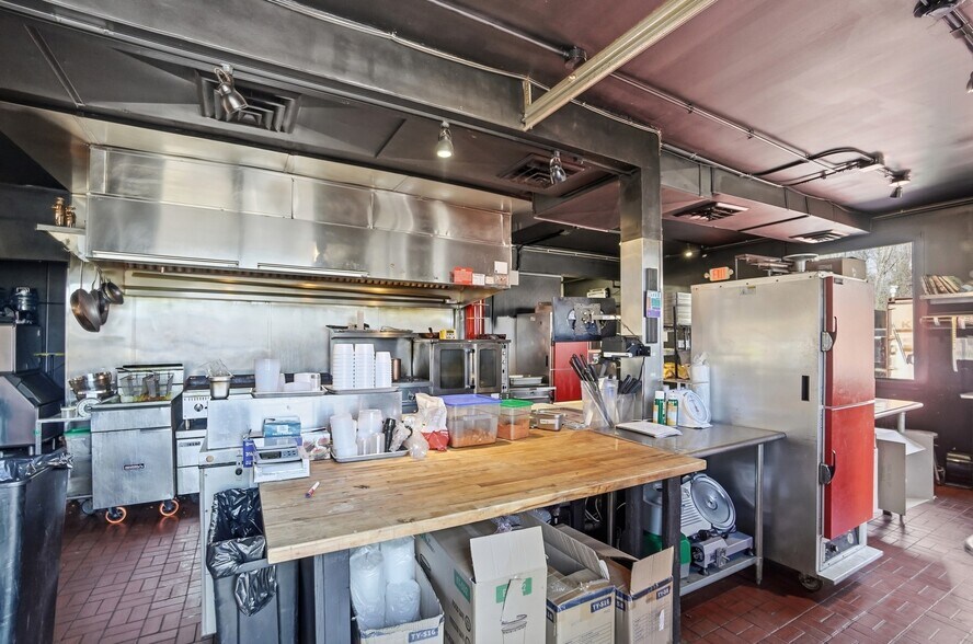 More Photos Of 1256 Columbus Rd, Granville Restaurant For Sale
