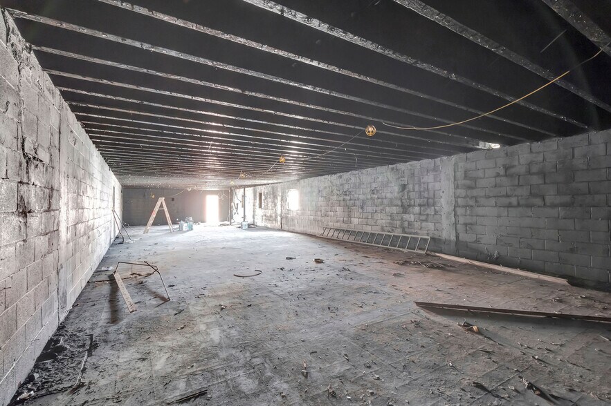 More Photos Of 729 Scott St, Covington General Retail For Sale