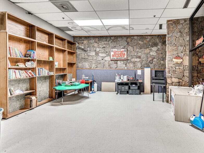 More Photos Of 6009 NW Expressway St, Oklahoma City Specialty For Sale