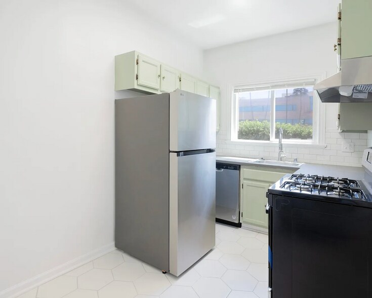 More Photos Of 710-714 N Van Ness Ave, Los Angeles Apartments For Sale