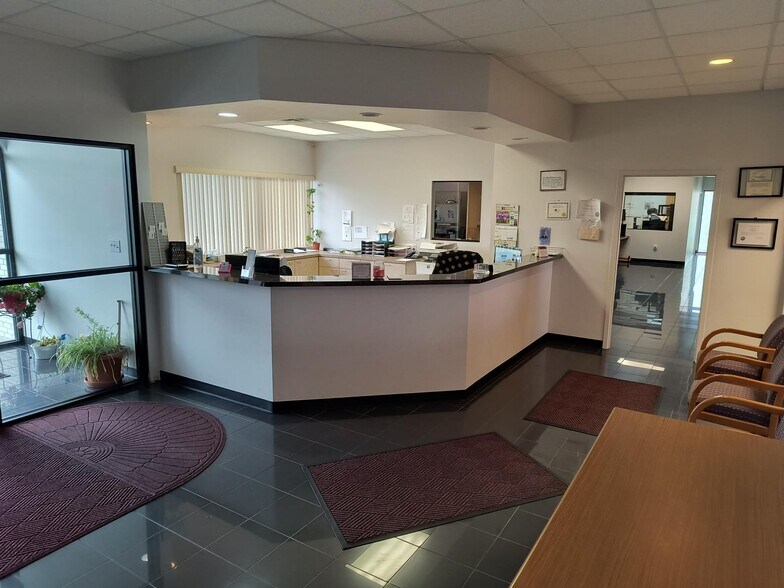 More Photos Of 9801-9805 Prairie Ave, Highland Medical For Lease