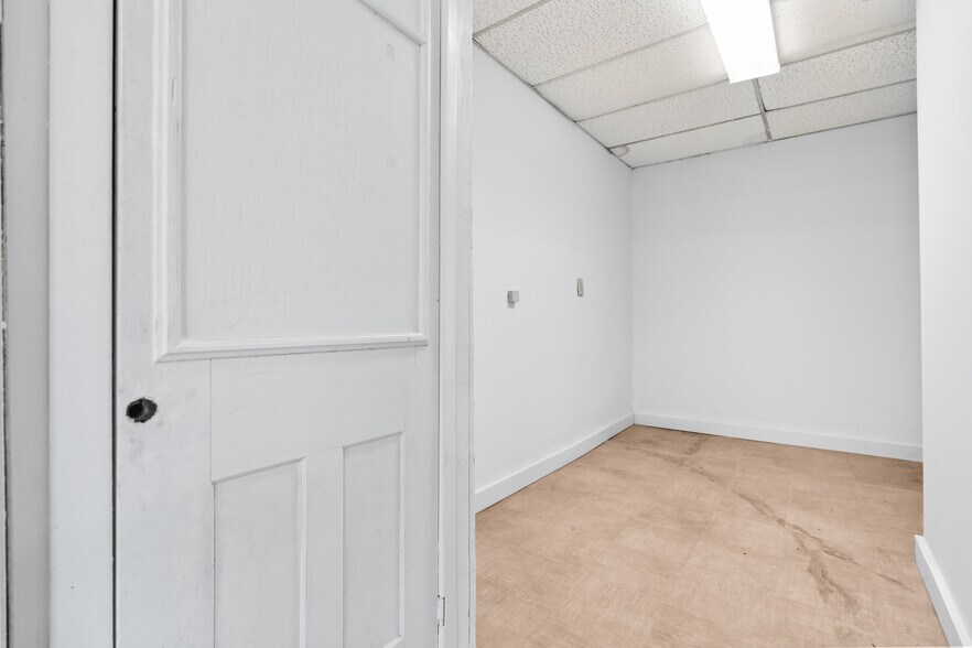 More Photos Of 231 E Elm St, Hillsboro Loft Creative Space For Lease