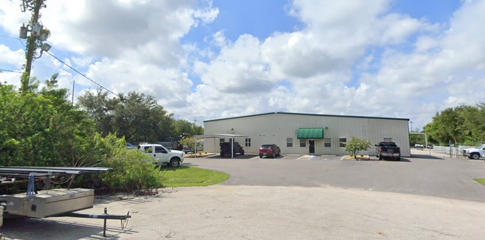 More Photos Of 8813 Venture Cv, Temple Terrace Warehouse For Lease