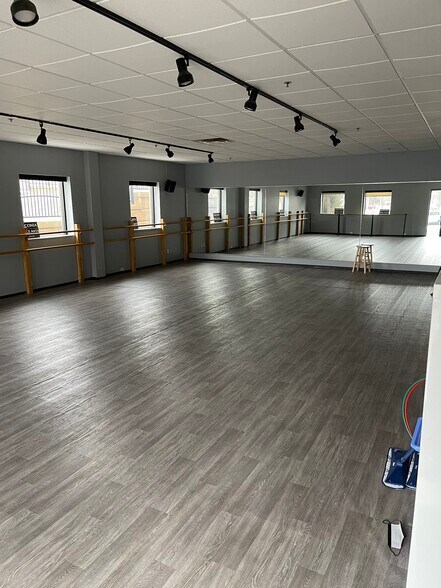 More Photos Of 141 1st St W, Waconia Office For Lease