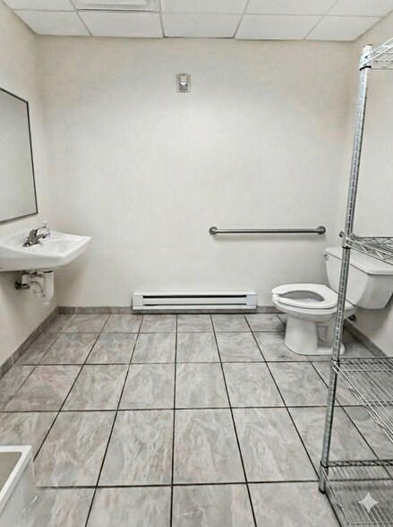 More Photos Of 6 Drummond Pl, Red Bank Office For Lease