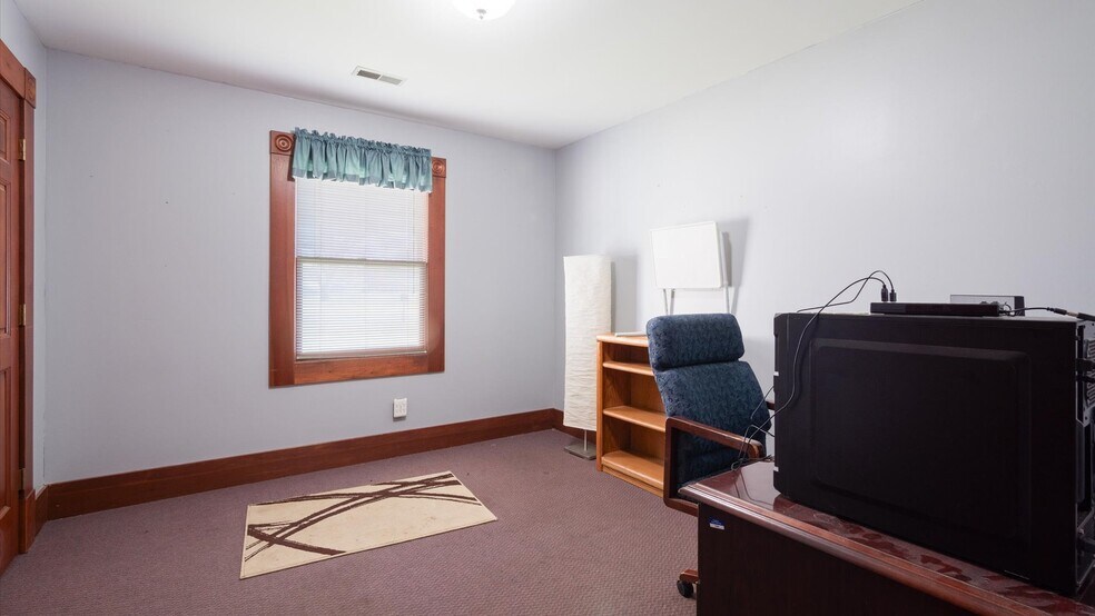 More Photos Of 8135 Mount Vernon Rd, Saint Louisville Office Residential For Sale