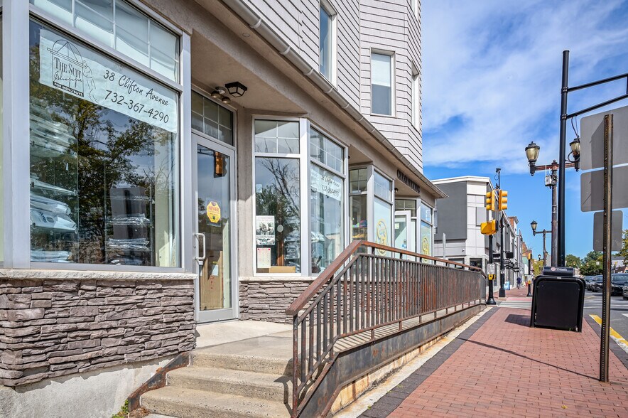 More Photos Of 40 Clifton Ave, Lakewood Office For Sale