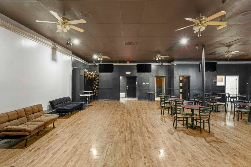 More Photos Of 4620 Tod Ave, East Chicago General Retail For Sale