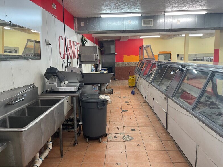 More Photos Of 1006 12th St, Hempstead Restaurant For Lease