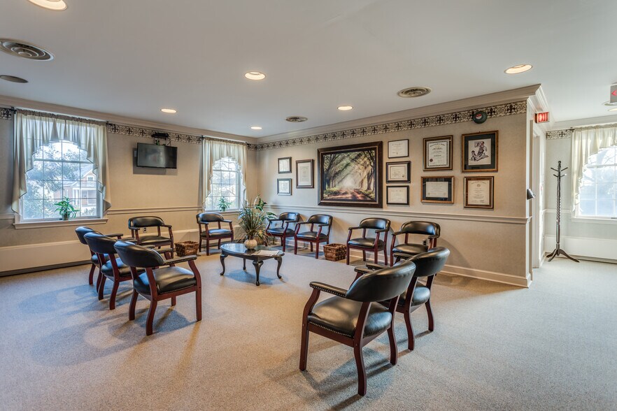 More Photos Of 20 S Stewart St, Winchester Medical For Sale